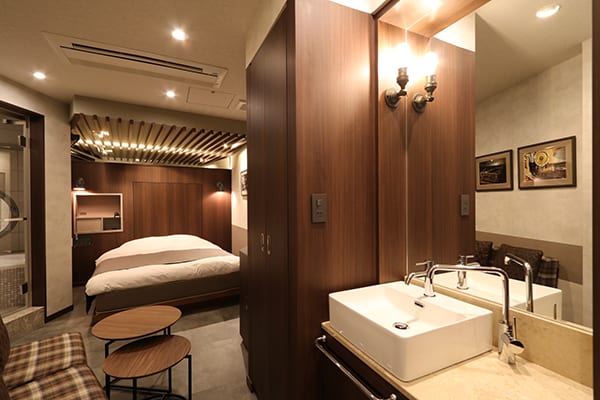 Room 201 thumbnail 2