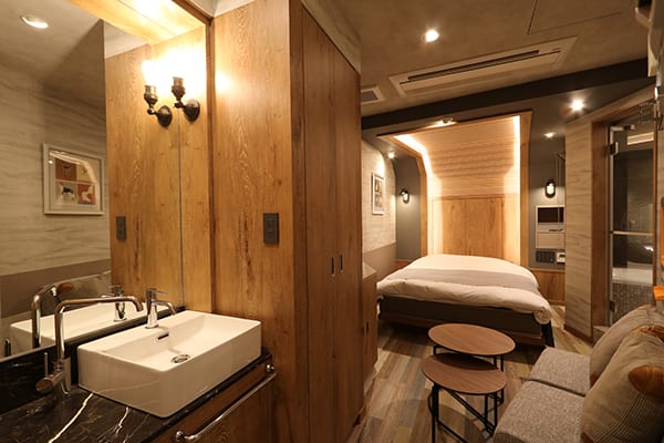 Room 202 thumbnail 2