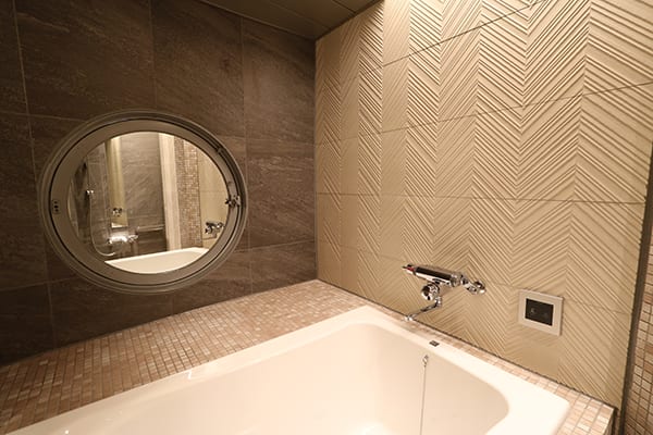 Room 202 thumbnail 3