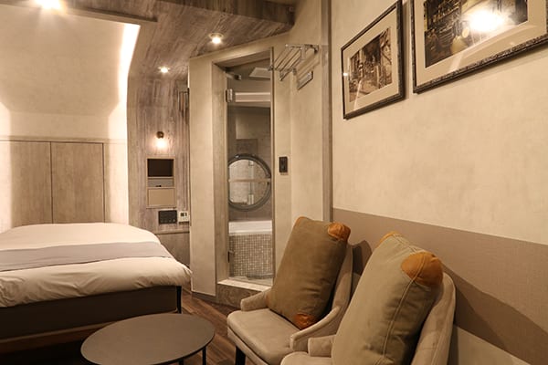 Room 205 thumbnail 2