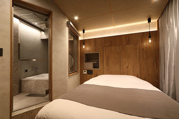 Room 208 thumbnail 3