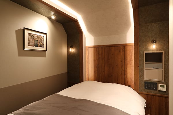 Room 210 thumbnail 2