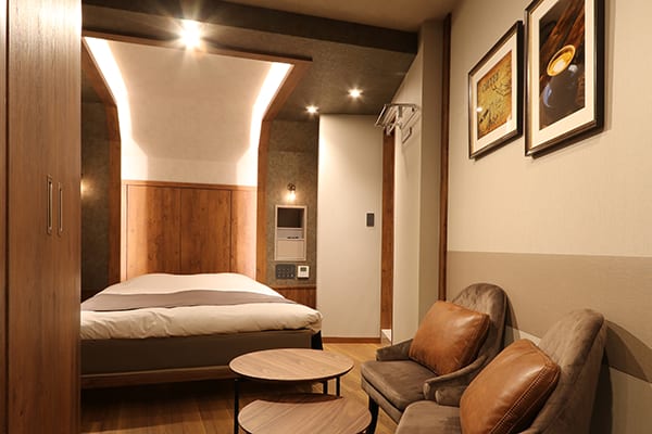 Room 210 thumbnail 3