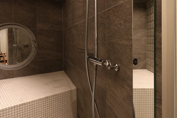 Room 211 thumbnail 3