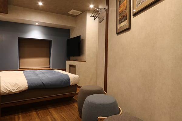 Room 212 thumbnail 2