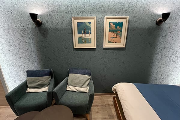 Room 215 thumbnail 2