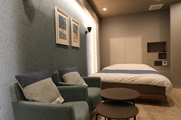 Room 215 thumbnail 3