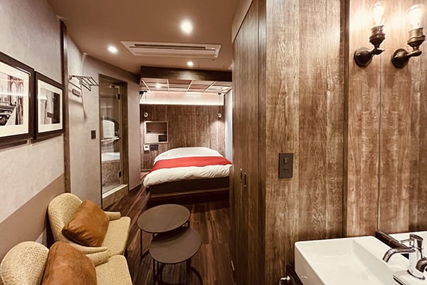 Room 216 thumbnail 2