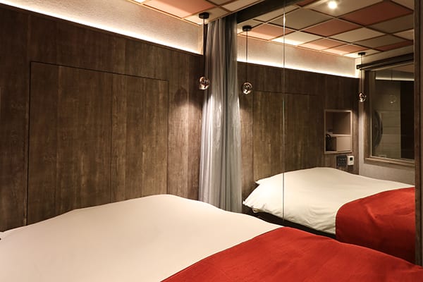 Room 216 thumbnail 4