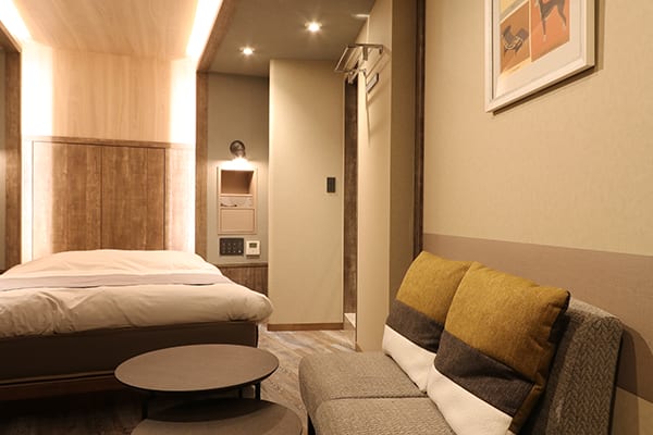 Room 220 thumbnail 2