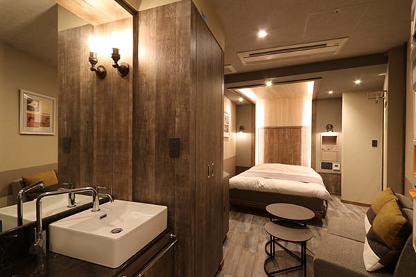 Room 220 thumbnail 3