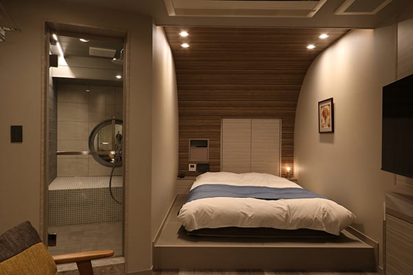 Room 221 thumbnail 2