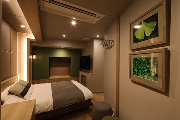 Room 222 thumbnail 2