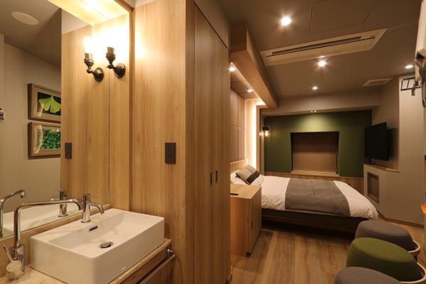 Room 222 thumbnail 3